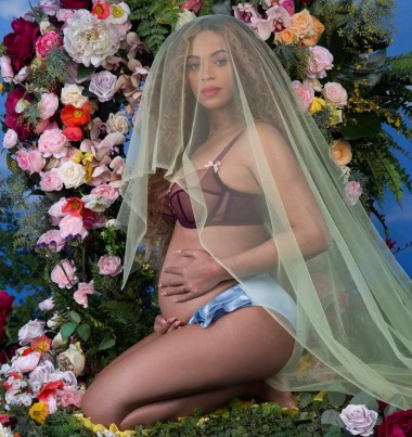 ¡Los fans de M.I.A. acusan de plagio a Beyoncé por su foto embarazada!